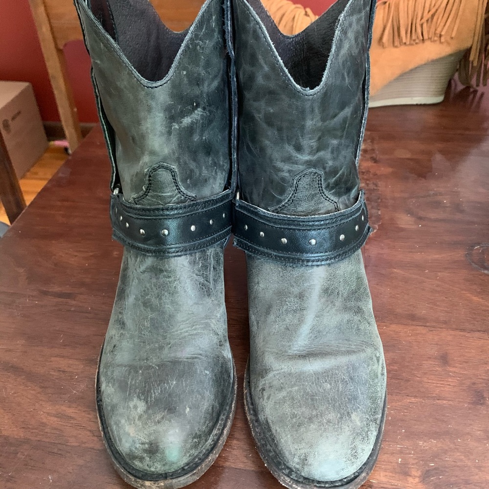 Distressed Independent boots